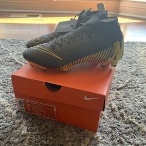NEW in box Nike Superfly 6 Pro FG Cleats